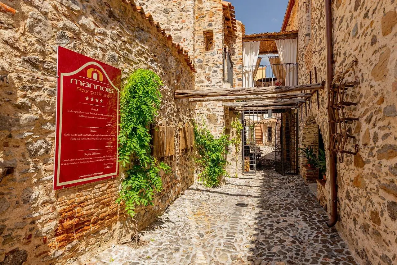 אורוסיי Albergo Diffuso Mannois מלון